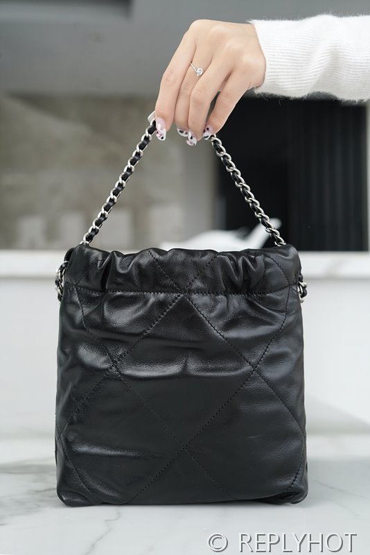 [하이엔드급] 샤넬 22 미니 핸드백 카프스킨 실버메탈 블랙 [매장가 900만원대]