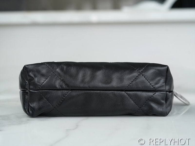 [하이엔드급] 샤넬 22 미니 핸드백 카프스킨 실버메탈 블랙 [매장가 900만원대]