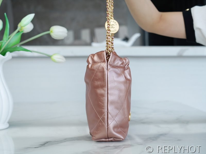 [하이엔드급] 샤넬 22 미니 핸드백 카프스킨 핑크 골드메탈 핑크 [매장가 900만원대]