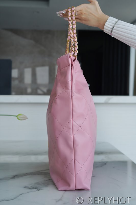 [하이엔드급] 샤넬 22 라지 핸드백 카프스킨 골드메탈 코랄핑크 [매장가 1300만원대]