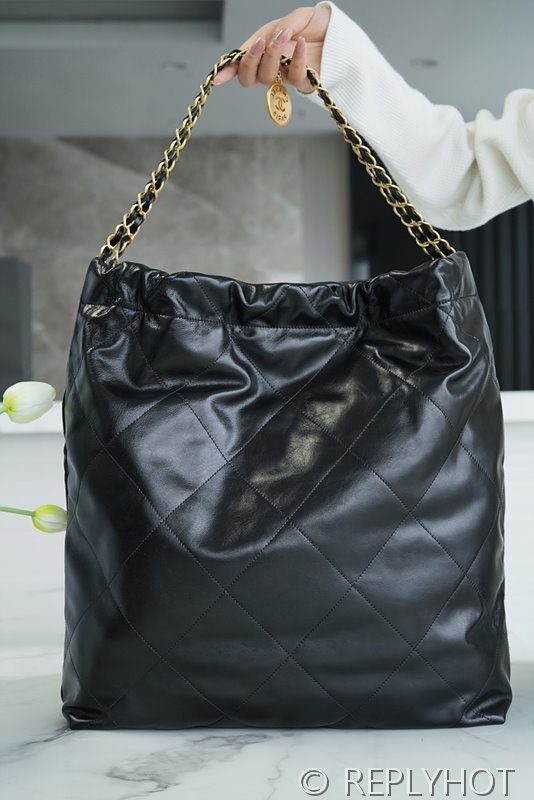 [하이엔드급] 샤넬 22 라지 핸드백 카프스킨 골드메탈 블랙 [매장가 1300만원대]