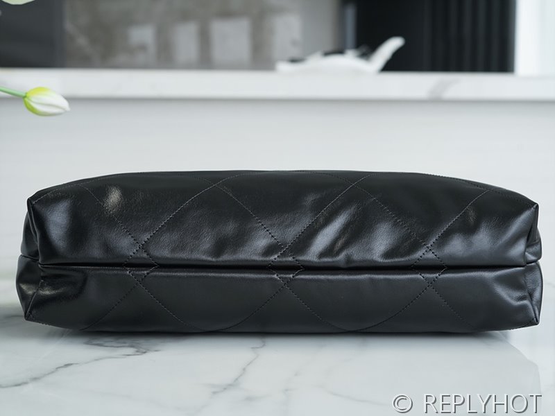 [하이엔드급] 샤넬 22 라지 핸드백 카프스킨 골드메탈 블랙 [매장가 1300만원대]