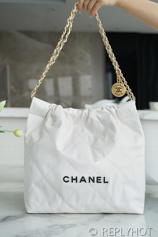 [하이엔드급] 샤넬 22 스몰 핸드백 카프스킨 블랙&골드메탈 화이트 [매장가 1000만원대]