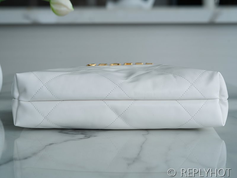 [하이엔드급] 샤넬 22 스몰 핸드백 카프스킨 골드메탈 화이트 [매장가 1000만원대]