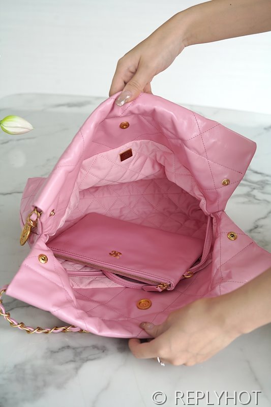 [하이엔드급] 샤넬 22 스몰 핸드백 카프스킨 골드메탈 코랄핑크 [매장가 1000만원대]