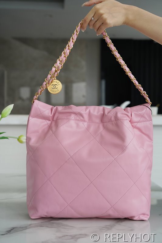 [하이엔드급] 샤넬 22 스몰 핸드백 카프스킨 골드메탈 코랄핑크 [매장가 1000만원대]