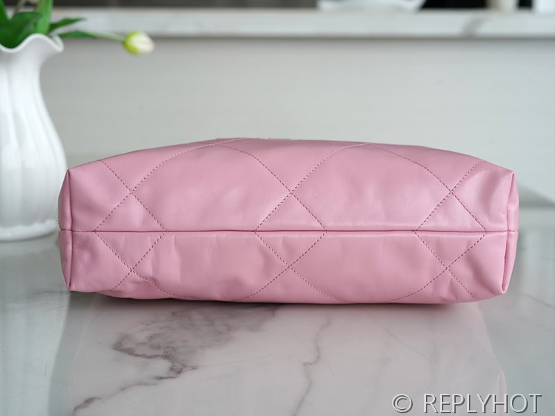 [하이엔드급] 샤넬 22 스몰 핸드백 카프스킨 골드메탈 코랄핑크 [매장가 1000만원대]