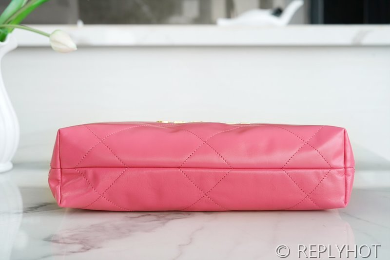 [하이엔드급] 샤넬 22 스몰 핸드백 카프스킨 골드메탈 핑크 [매장가 1000만원대]