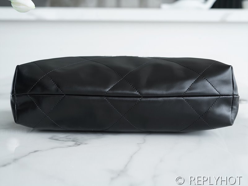 [하이엔드급] 샤넬 22 스몰 핸드백 카프스킨 실버메탈 블랙 [매장가 1000만원대]