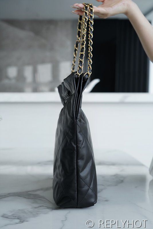 [하이엔드급] 샤넬 22 스몰 핸드백 카프스킨 화이트&골드메탈 블랙 [매장가 1000만원대]