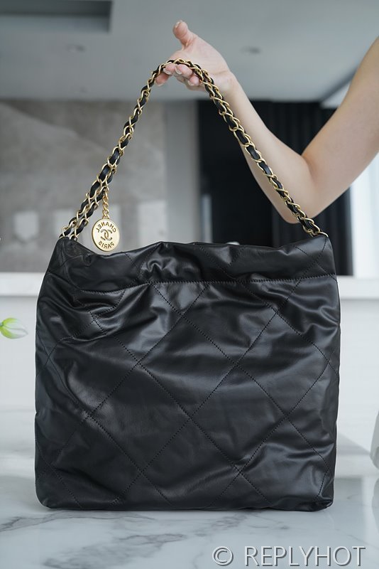 [하이엔드급] 샤넬 22 스몰 핸드백 카프스킨 화이트&골드메탈 블랙 [매장가 1000만원대]