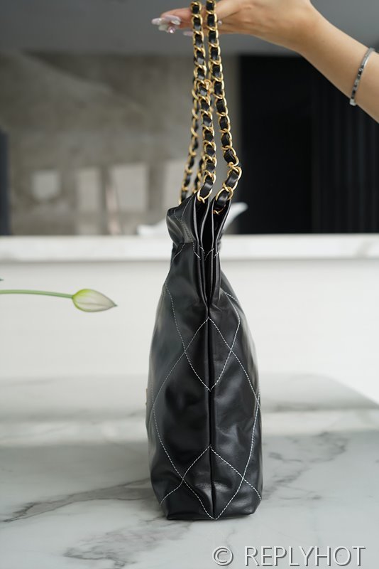 [하이엔드급] 샤넬 22 스몰 핸드백 카프스킨 골드메탈 화이트 스티치 블랙 [매장가 1000만원대]