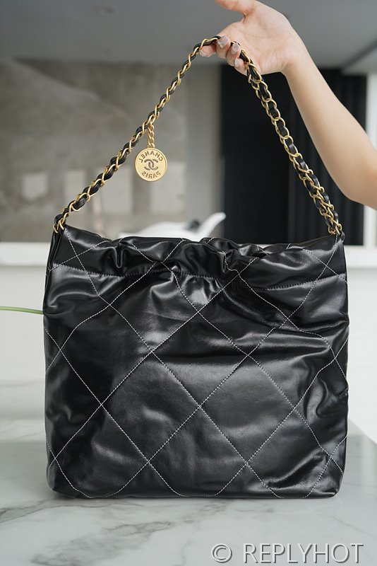 [하이엔드급] 샤넬 22 스몰 핸드백 카프스킨 골드메탈 화이트 스티치 블랙 [매장가 1000만원대]