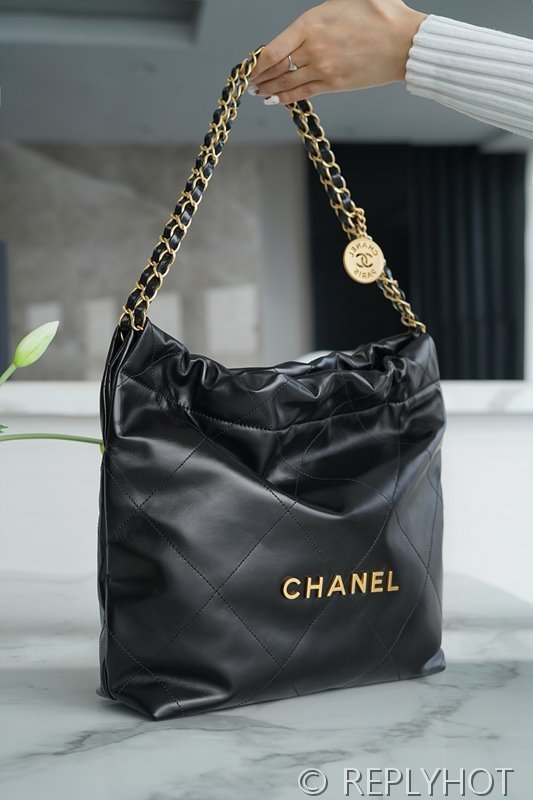 [하이엔드급] 샤넬 22 스몰 핸드백 카프스킨 골드메탈 블랙 [매장가 1000만원대]