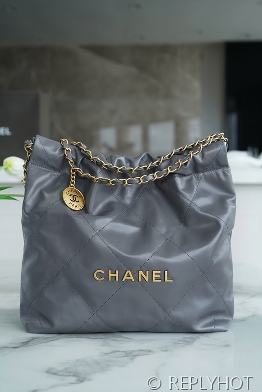 [하이엔드급] 샤넬 22 스몰 핸드백 카프스킨 골드메탈 그레이 [매장가 1000만원대]