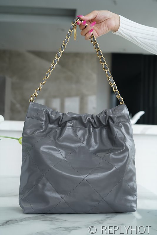 [하이엔드급] 샤넬 22 스몰 핸드백 카프스킨 골드메탈 그레이 [매장가 1000만원대]