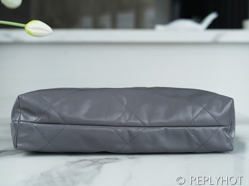 [하이엔드급] 샤넬 22 스몰 핸드백 카프스킨 골드메탈 그레이 [매장가 1000만원대]