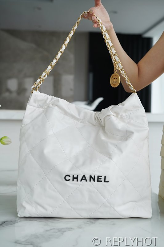 [하이엔드급] 샤넬 22 미디엄 핸드백 카프스킨 블랙&골드메탈 화이트 [매장가 1000만원대]