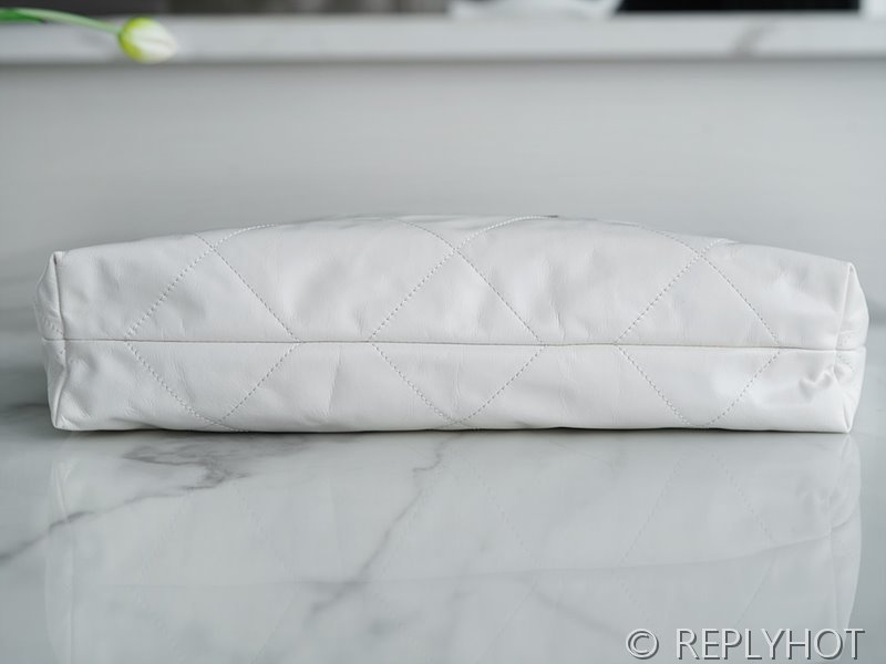 [하이엔드급] 샤넬 22 미디엄 핸드백 카프스킨 블랙&골드메탈 화이트 [매장가 1000만원대]