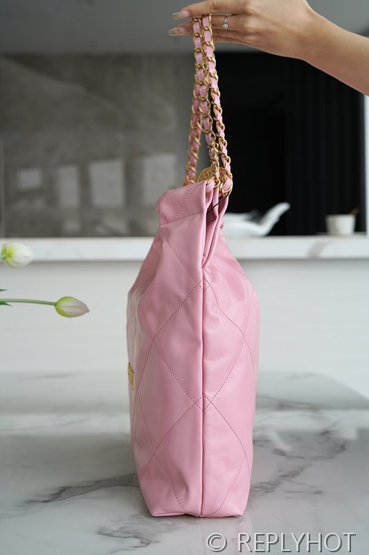 [하이엔드급] 샤넬 22 미디엄 핸드백 카프스킨 골드메탈 코랄핑크 [매장가 1000만원대]