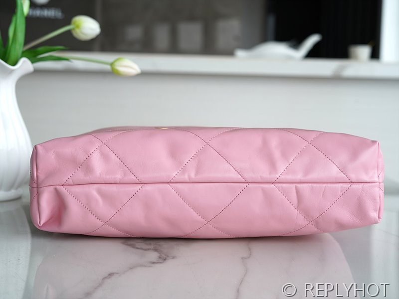 [하이엔드급] 샤넬 22 미디엄 핸드백 카프스킨 골드메탈 코랄핑크 [매장가 1000만원대]