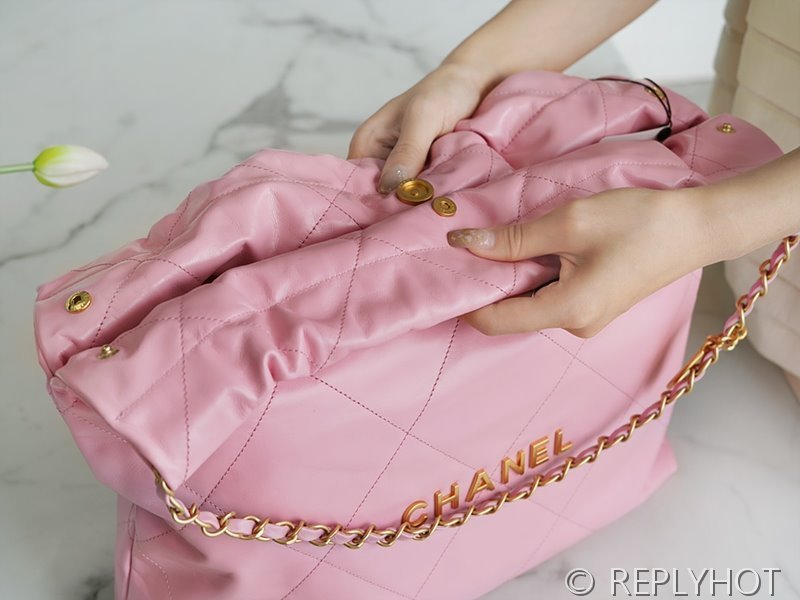 [하이엔드급] 샤넬 22 미디엄 핸드백 카프스킨 골드메탈 코랄핑크 [매장가 1000만원대]