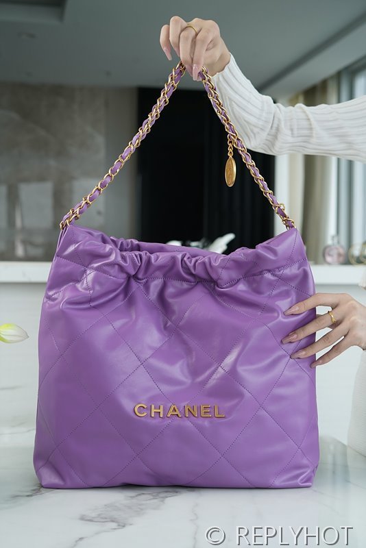 [하이엔드급] 샤넬 22 미디엄 핸드백 카프스킨 골드메탈 퍼플 [매장가 1000만원대]