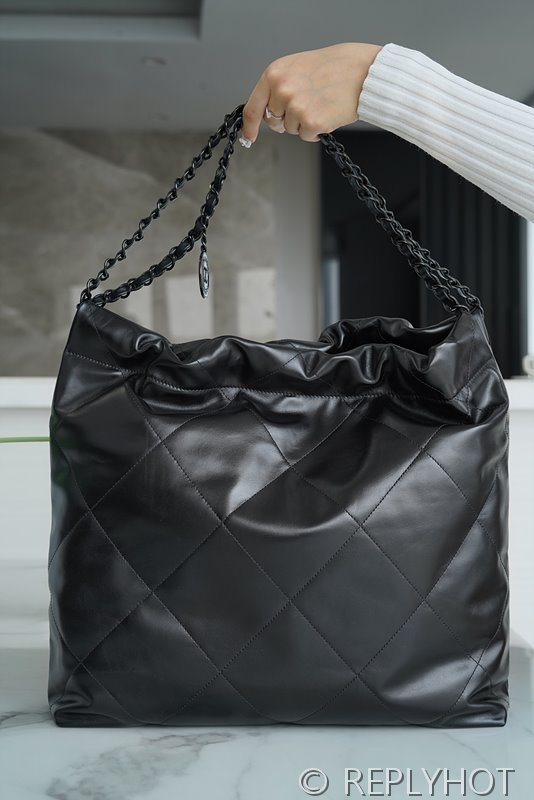 [하이엔드급] 샤넬 22 미디엄 핸드백 카프스킨 블랙메탈 블랙 [매장가 1000만원대]