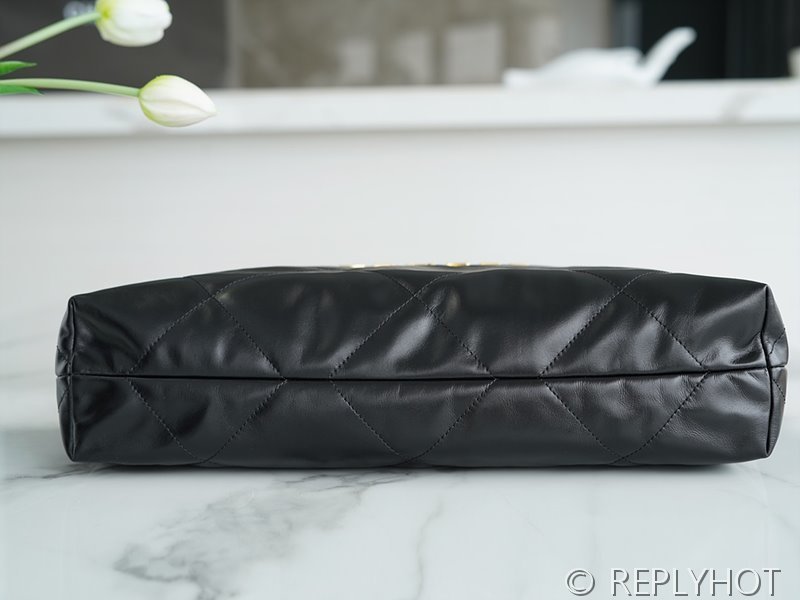 [하이엔드급] 샤넬 22 미디엄 핸드백 카프스킨 골드메탈 블랙 [매장가 1000만원대]