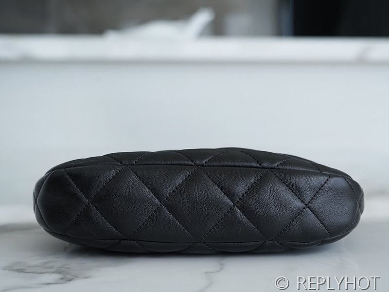 [하이엔드급] 샤넬 22 CC로고 호보백 램스킨 골드메탈 블랙 [매장가 700만원대]