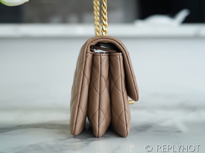 [하이엔드급] 샤넬 22K 스몰 플랩백 램스킨 골드메탈 배이지 [매장가 850만원대]