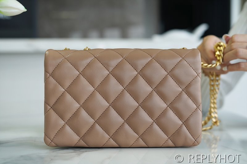 [하이엔드급] 샤넬 22K 스몰 플랩백 램스킨 골드메탈 배이지 [매장가 850만원대]