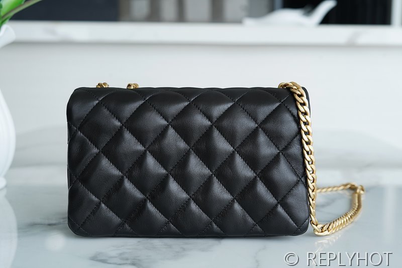 [하이엔드급] 샤넬 22K 스몰 플랩백 램스킨 골드메탈 블랙 [매장가 850만원대]