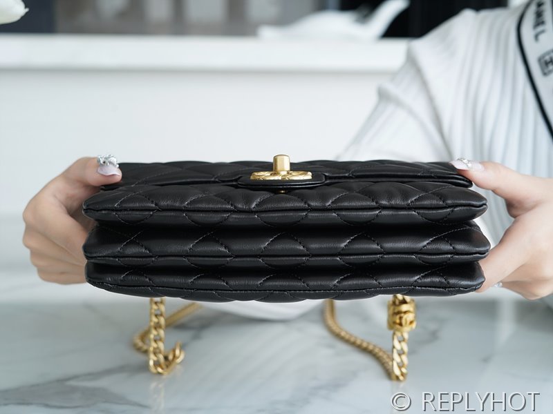 [하이엔드급] 샤넬 22K 스몰 플랩백 램스킨 골드메탈 블랙 [매장가 850만원대]