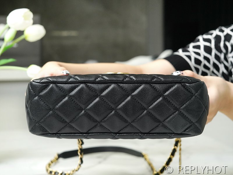 [하이엔드급] 샤넬 23 포켓 체인 미듐 호보백 카프스킨 골드메탈 블랙 [매장가 1500만원대]