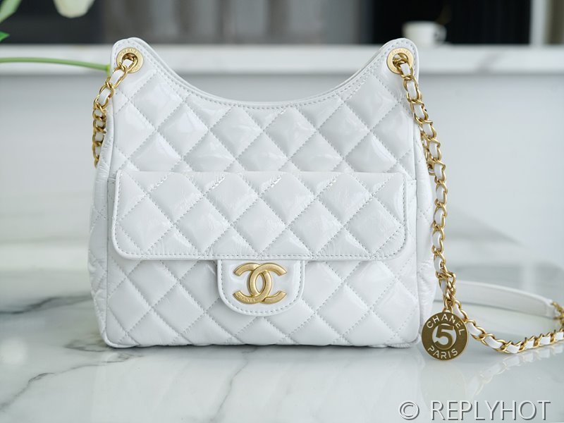 [하이엔드급] 샤넬 23 포켓 체인 미듐 호보백 페이던트 골드메탈 화이트 [매장가 1500만원대]