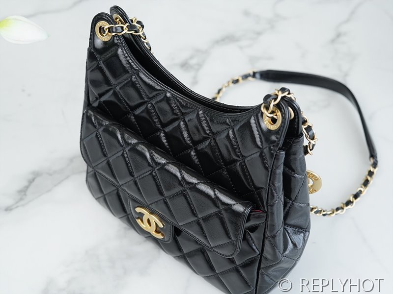 [하이엔드급] 샤넬 23 포켓 체인 미듐 호보백 페이던트 골드메탈 블랙 [매장가 1500만원대]