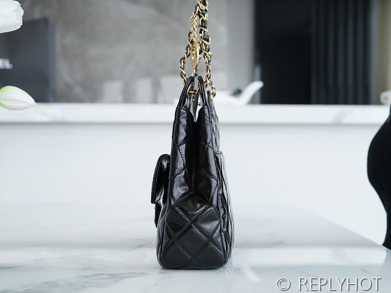 [하이엔드급] 샤넬 23 포켓 체인 미듐 호보백 페이던트 골드메탈 블랙 [매장가 1500만원대]
