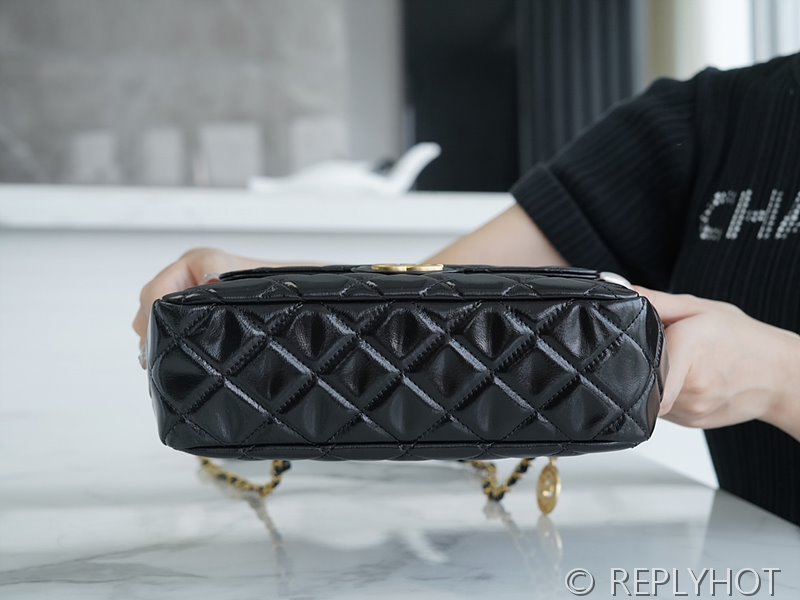 [하이엔드급] 샤넬 23 포켓 체인 미듐 호보백 페이던트 골드메탈 블랙 [매장가 1500만원대]
