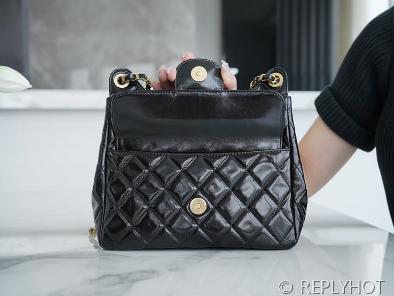 [하이엔드급] 샤넬 23 포켓 체인 미듐 호보백 페이던트 골드메탈 블랙 [매장가 1500만원대]