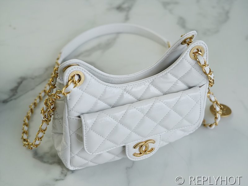 [하이엔드급] 샤넬 23 포켓 체인 스몰 호보백 페이던트 골드메탈 화이트 [매장가 1000만원대]