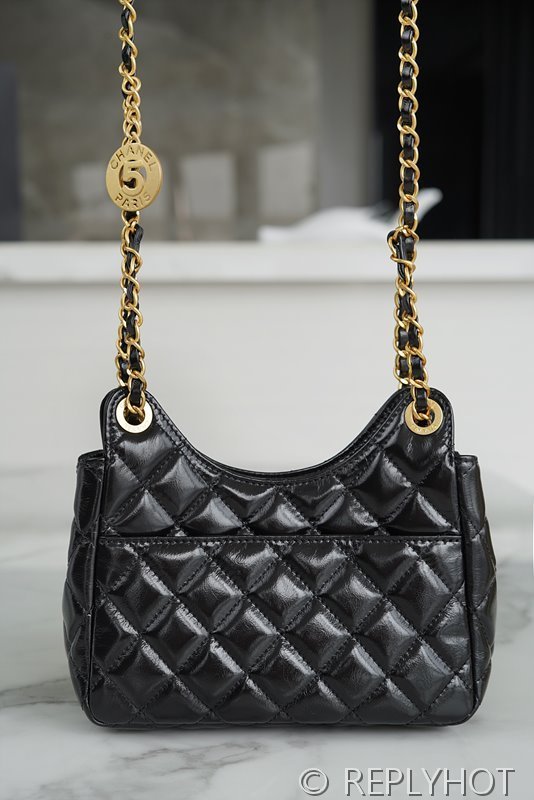 [하이엔드급] 샤넬 23 포켓 체인 스몰 호보백 페이던트 골드메탈 블랙 [매장가 1000만원대]