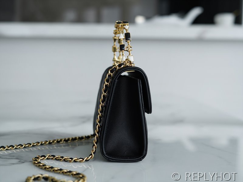 [하이엔드급] 샤넬 22 체인 탑 핸들 미니백 골드메탈 블랙 [매장가 700만원대]