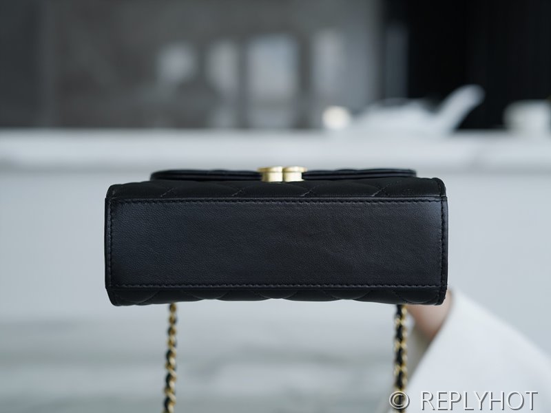 [하이엔드급] 샤넬 22 체인 탑 핸들 미니백 골드메탈 블랙 [매장가 700만원대]