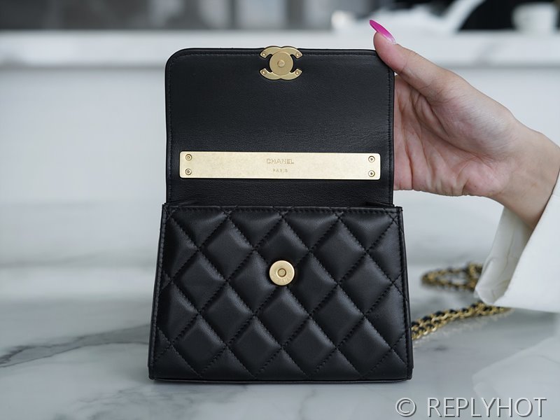 [하이엔드급] 샤넬 22 체인 탑 핸들 미니백 골드메탈 블랙 [매장가 700만원대]