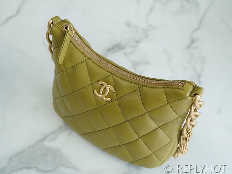 [하이엔드급] 샤넬 23 램스킨 골드메탈 그린 호보백 [매장가 816만원대]