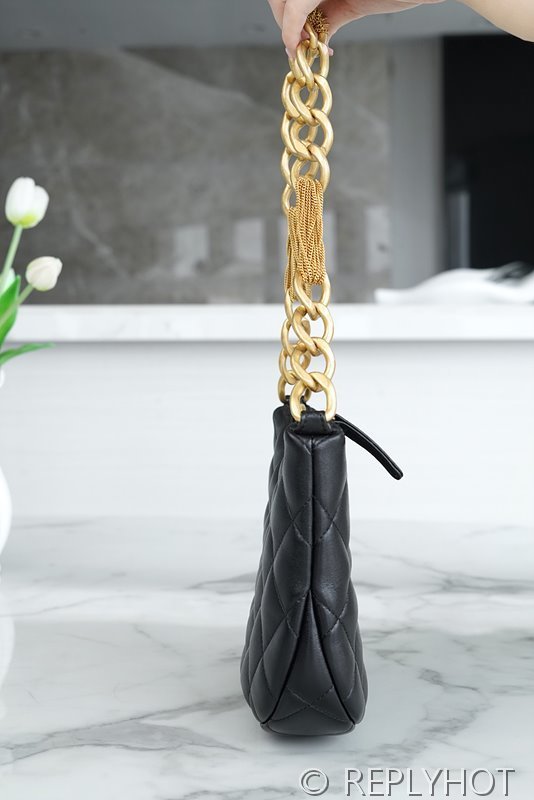 [하이엔드급] 샤넬 23 램스킨 골드메탈 블랙 호보백 [매장가 816만원대]