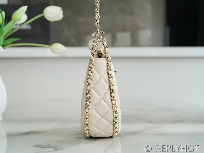 [하이엔드급] 샤넬 23 스몰 호보백 램스킨 골드메탈 베이지 [매장가 667만원대]