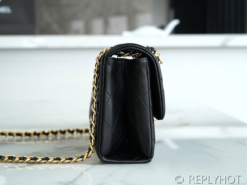 [하이엔드급] 샤넬 23p 로고 플랩백 램스킨 골드메탈 블랙 [매장가 880만원대]