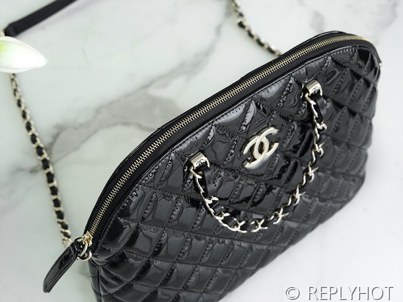 [하이엔드급] 샤넬 23S 페이던트 스몰 쇼핑백 골드메탈 블랙 [매장가 850만원대]